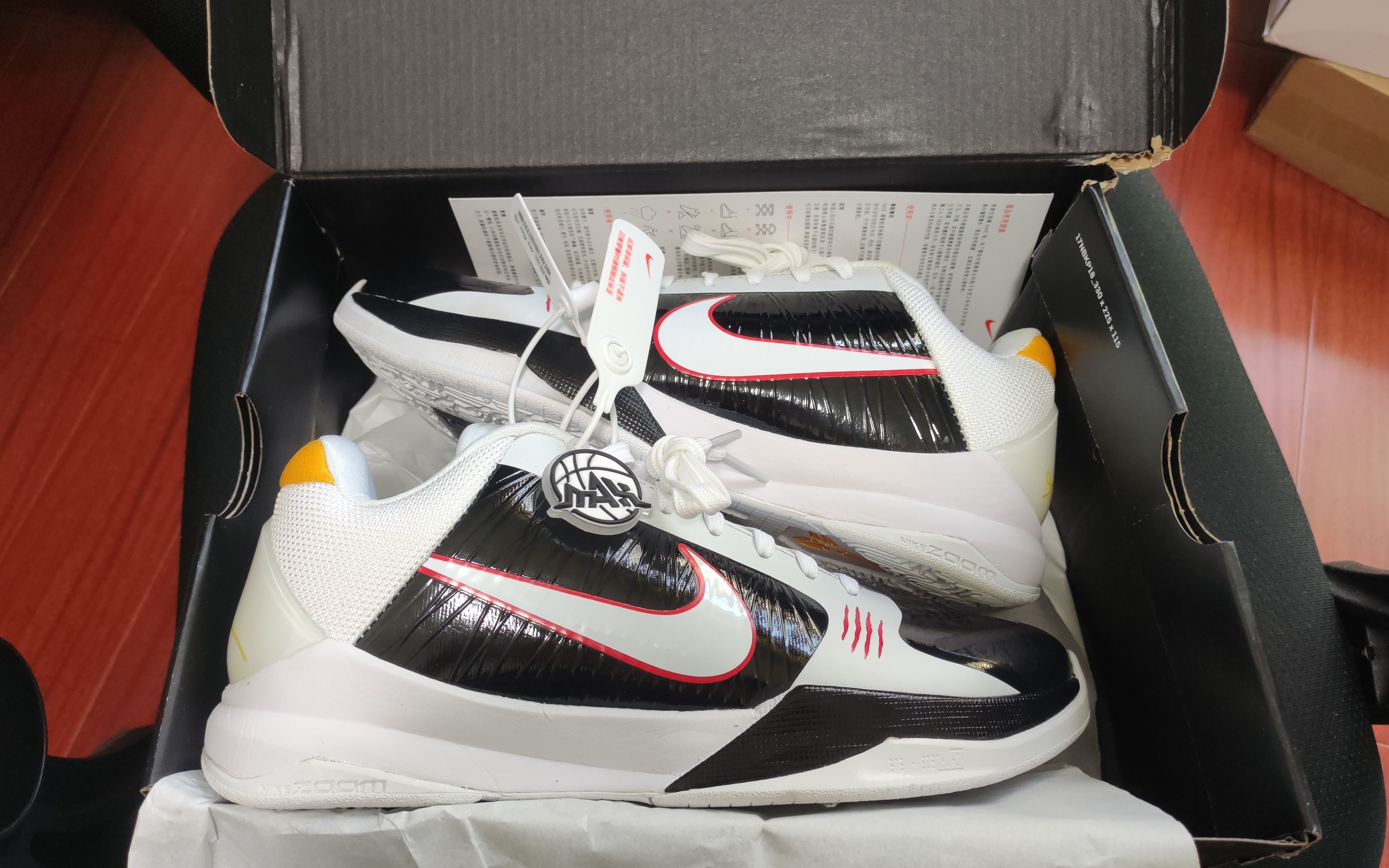 第一次买莆田灭世纯原的科比5李小龙,花了三张入手的