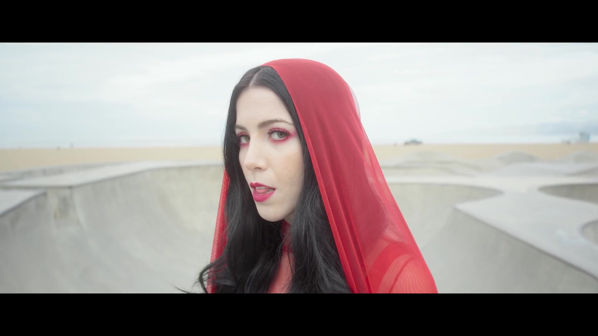 luna shadows - god.drugs.u (official video)_哔哩哔哩_bilibili