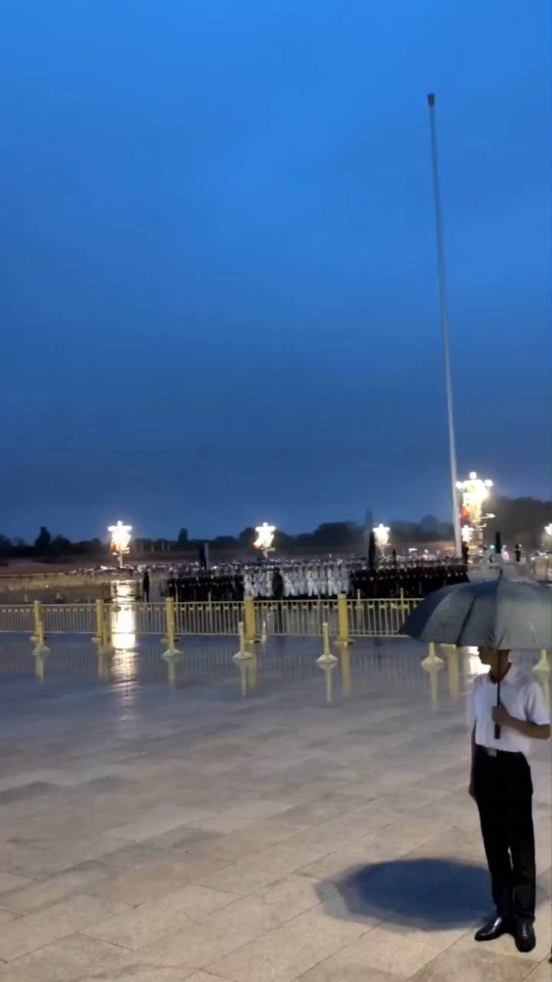 下雨天的升旗仪式,等待终将不是白等的.[打call][打call]