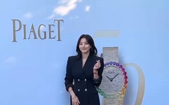 【TWICE】231108 志效 x PIAGET 瑞士钟表珠宝品牌 Limelight Gala 50周年纪念展 | stylermag 造型师更新哔哩哔哩bilibili