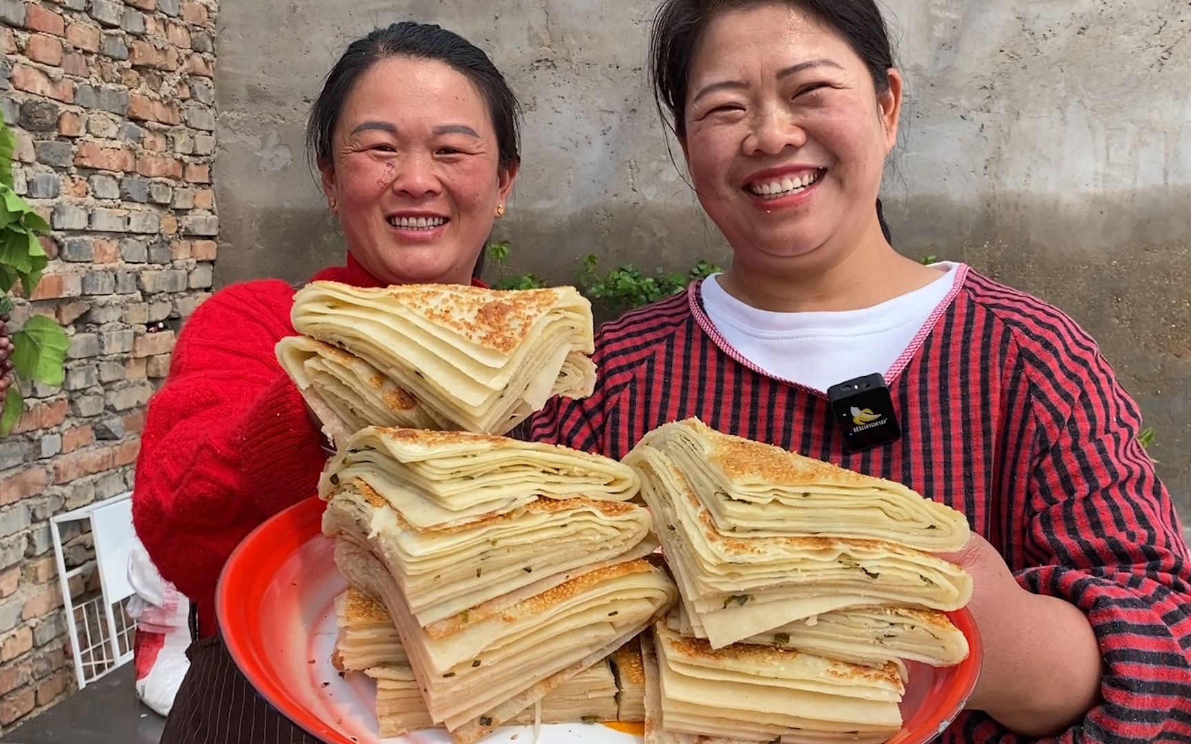 [图]千层饼怎么做才好吃？姐俩教大家农家做法，外香里软，百吃不厌