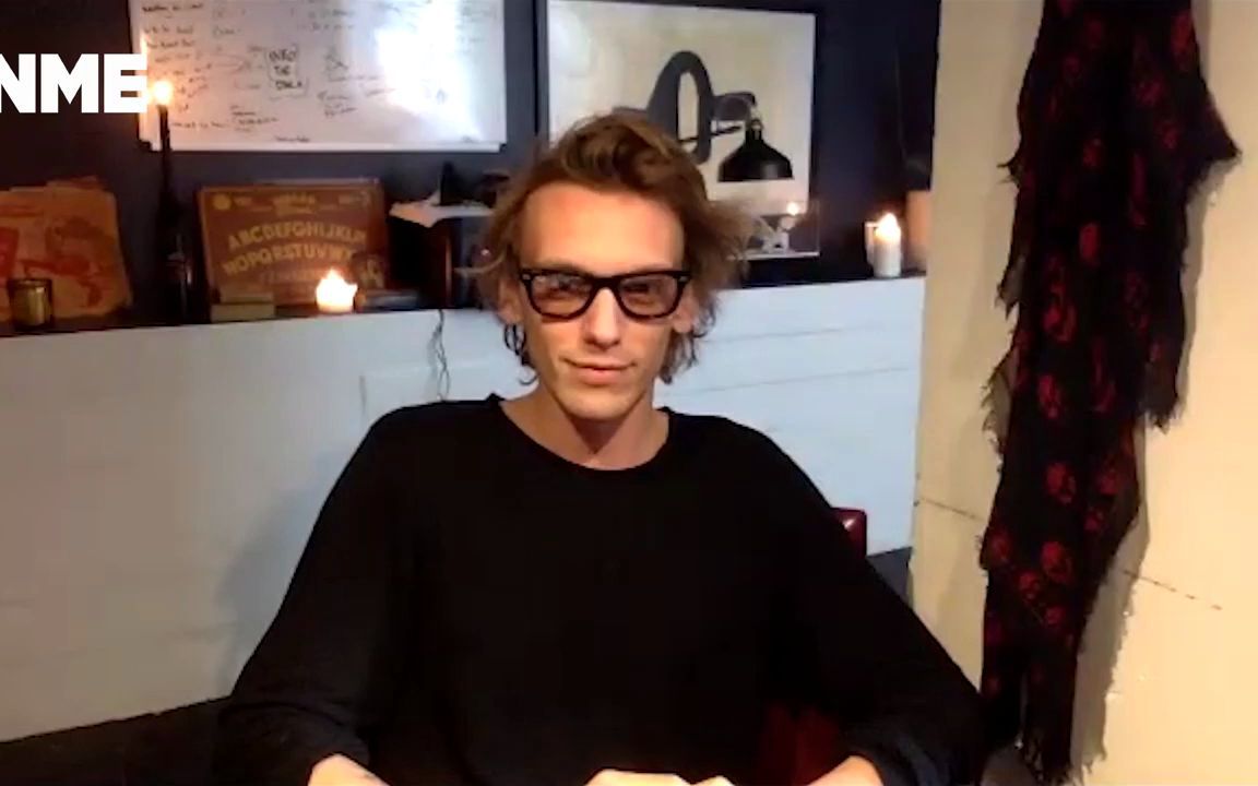 [图]Jamie Campbell Bower 谈到乐队、专辑概念以及怪奇物语