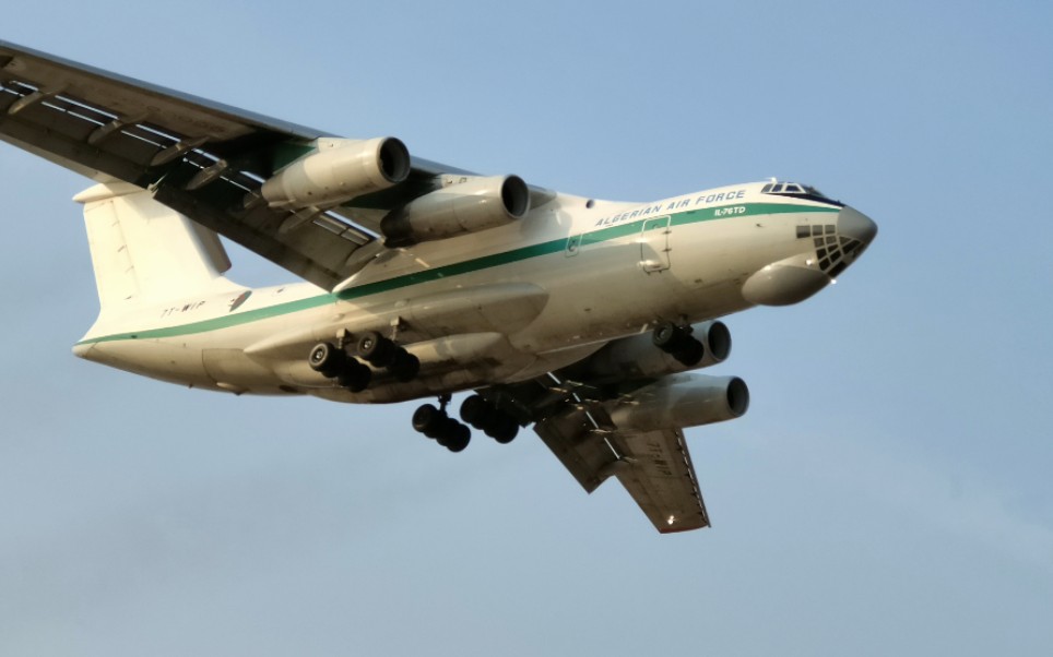 阿尔及利亚伊尔-76首都机场36r起飞