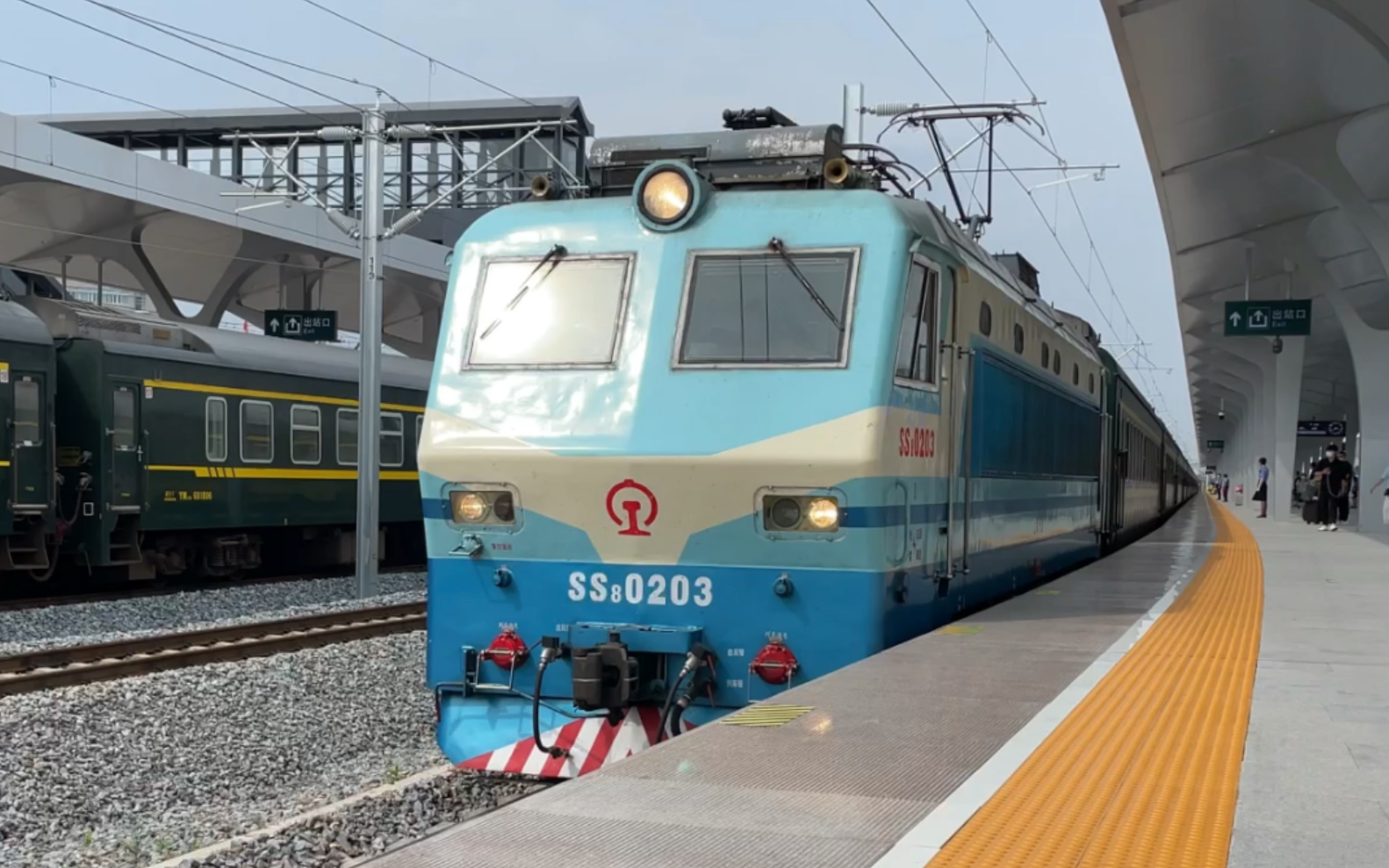 ss80203牵引k575次列车进嘉兴站