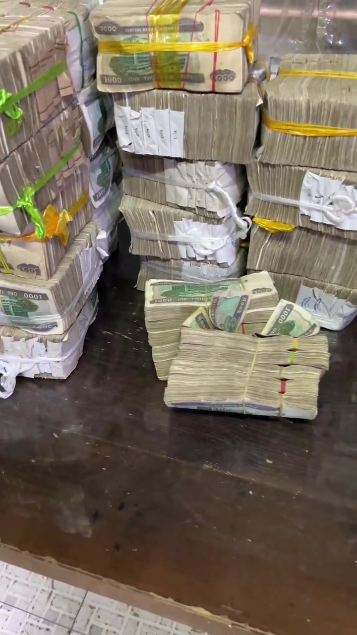 震惊用麻袋装钱难道是缅甸收翡翠