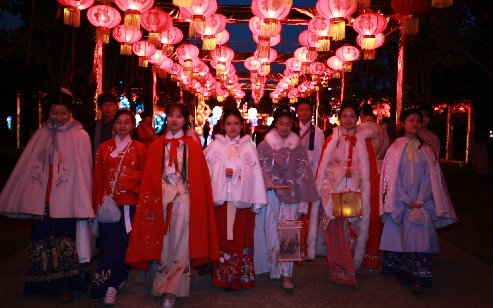 上元佳节汉服赏灯汉服西安传承文化