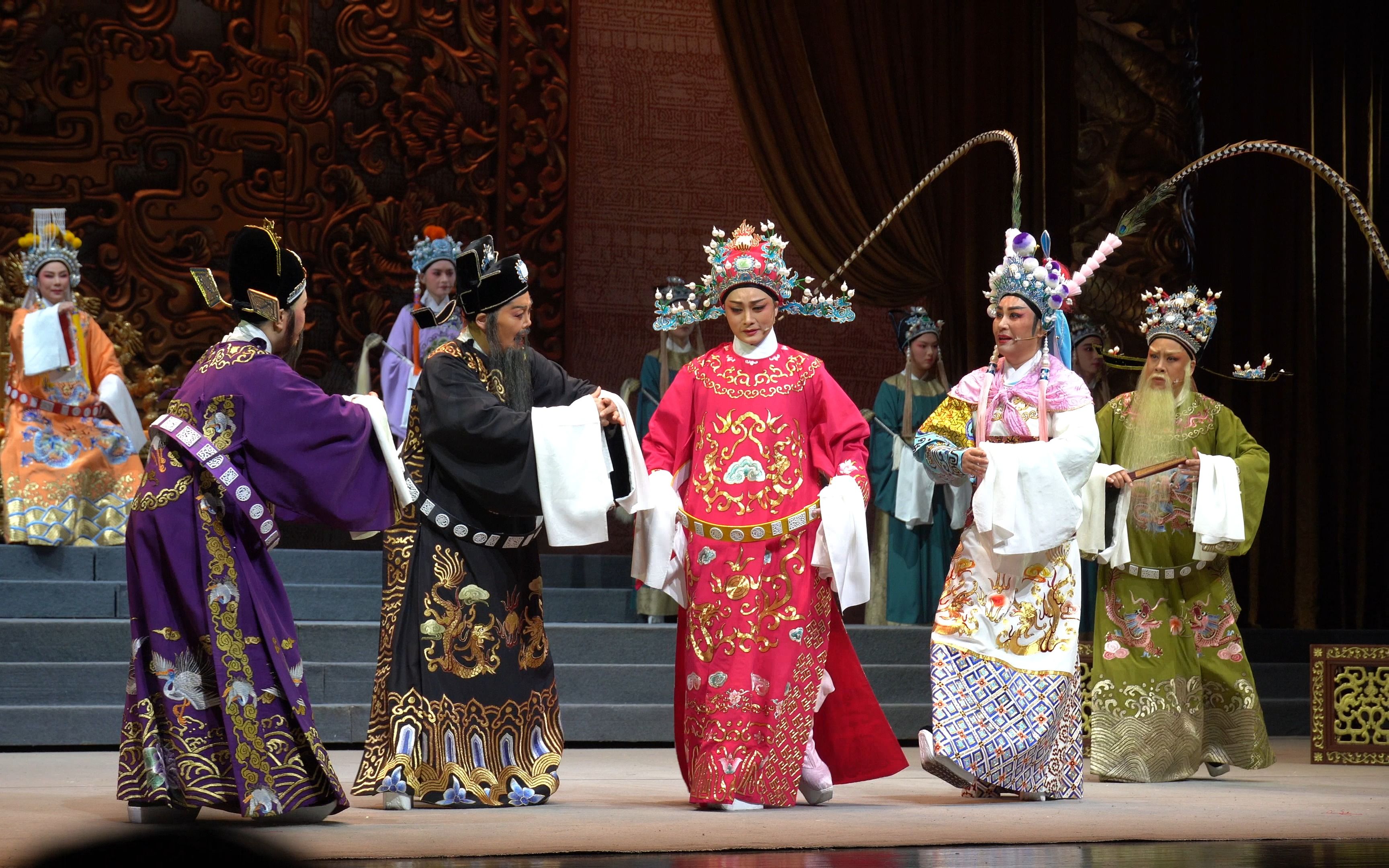 《孟丽君》君臣们催我主意拿