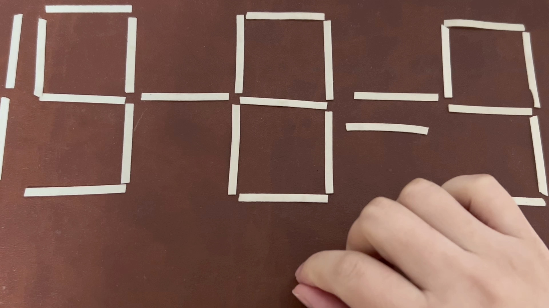 趣味数学:19-8=9,移动一根火柴棒,使等式成立!