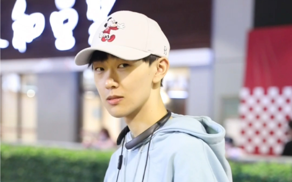 在高铁站偶遇田燚,明日之子亚军,非常有前途的孩子.