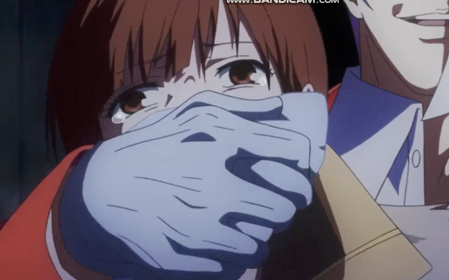 日漫 美女半夜买酒被变态捂晕