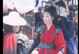 Video herunterladen: 李沁：不用替身的武打女神