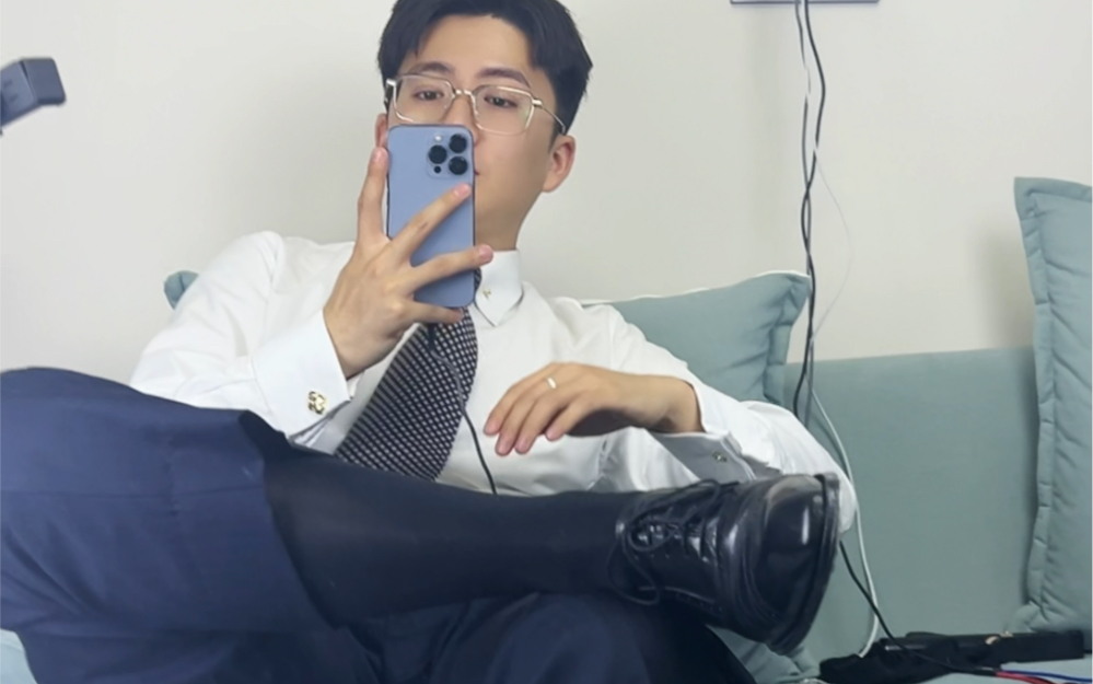 正装皮鞋黑袜男!