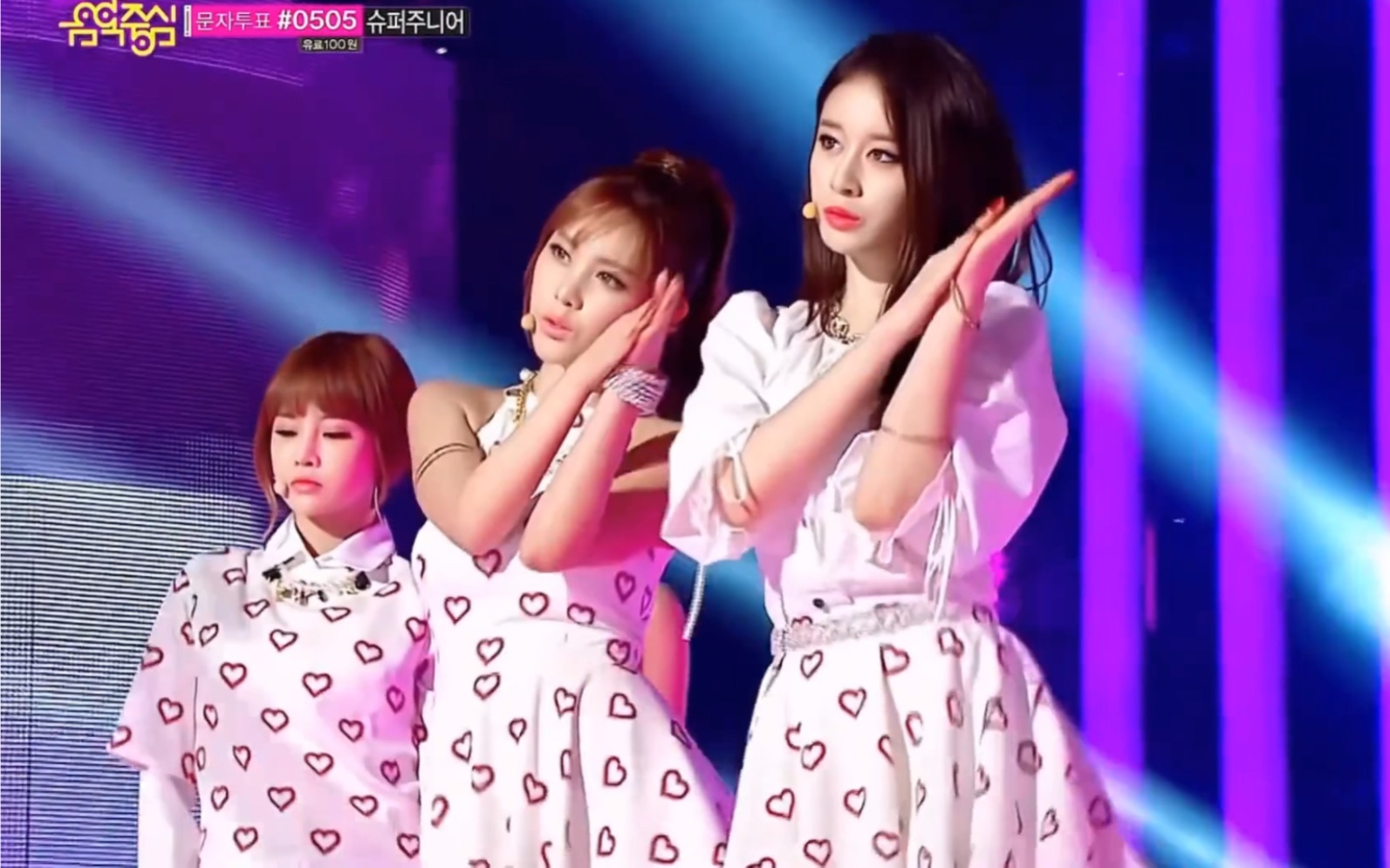 皇冠团t-ara《i dont want you》白底黑心打歌服好美啊～给我不可惜!