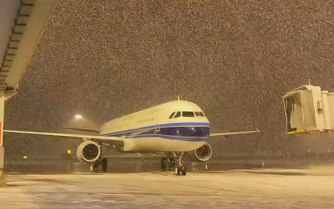 [图]“希望今年冬天的第一场雪我能和你一起看”