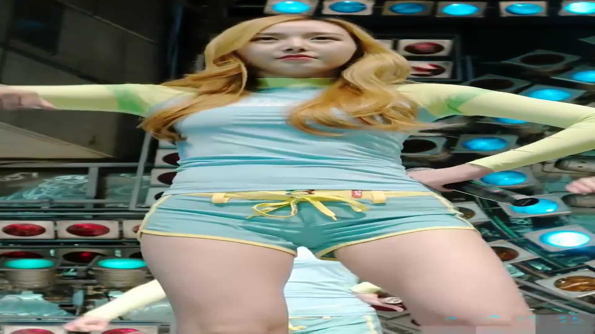 six bomb 英智《小苹果》中文字幕版#韩国女团 #气质美女 #大长腿