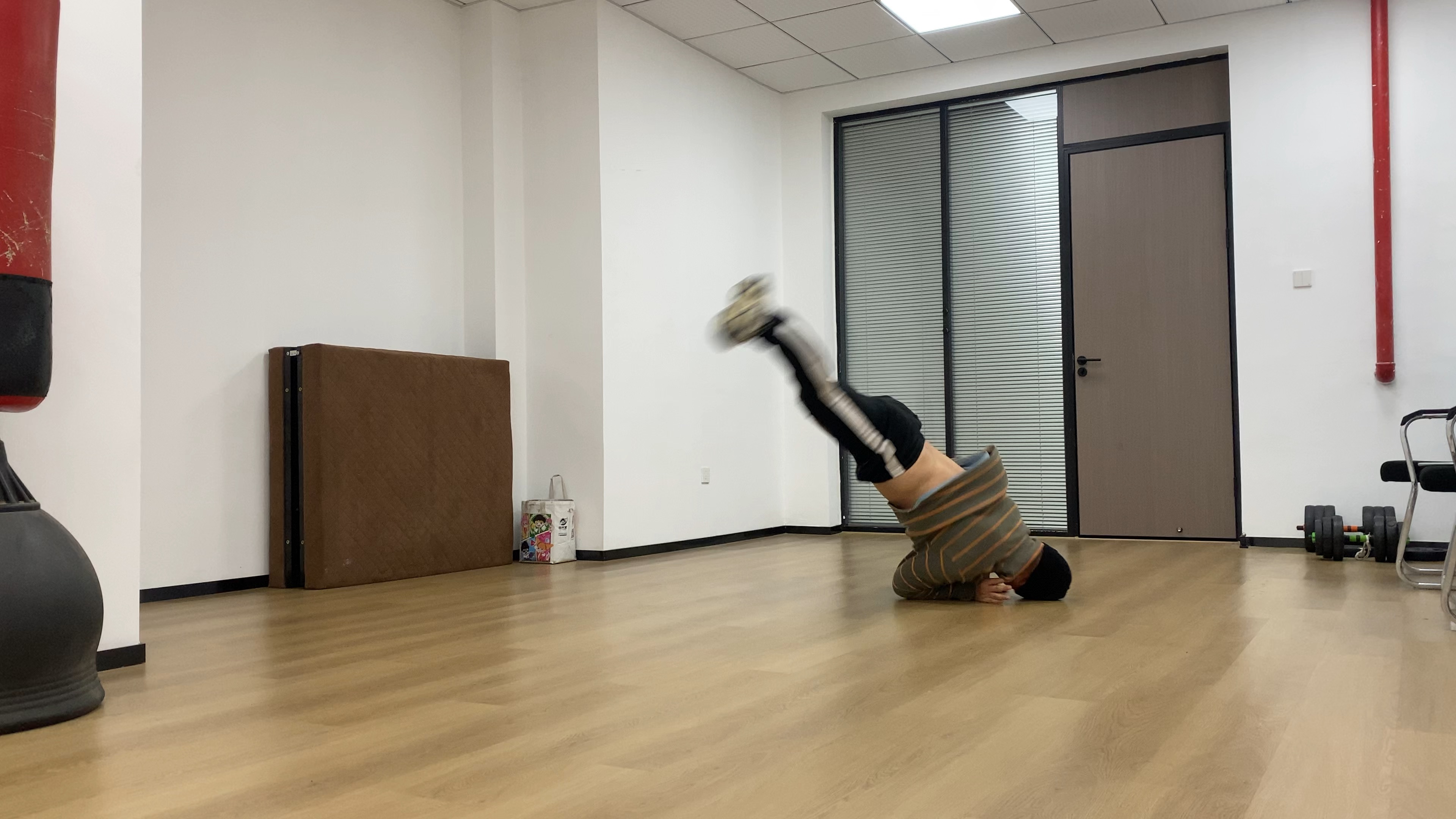 bboy breaking 风车练习,20256.26,街舞风车