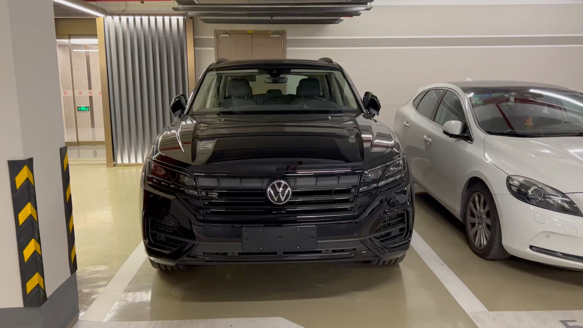 新成员-途锐曜黑运动版