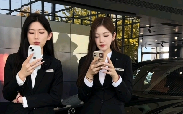 奔驰双黑丝销售小姐姐