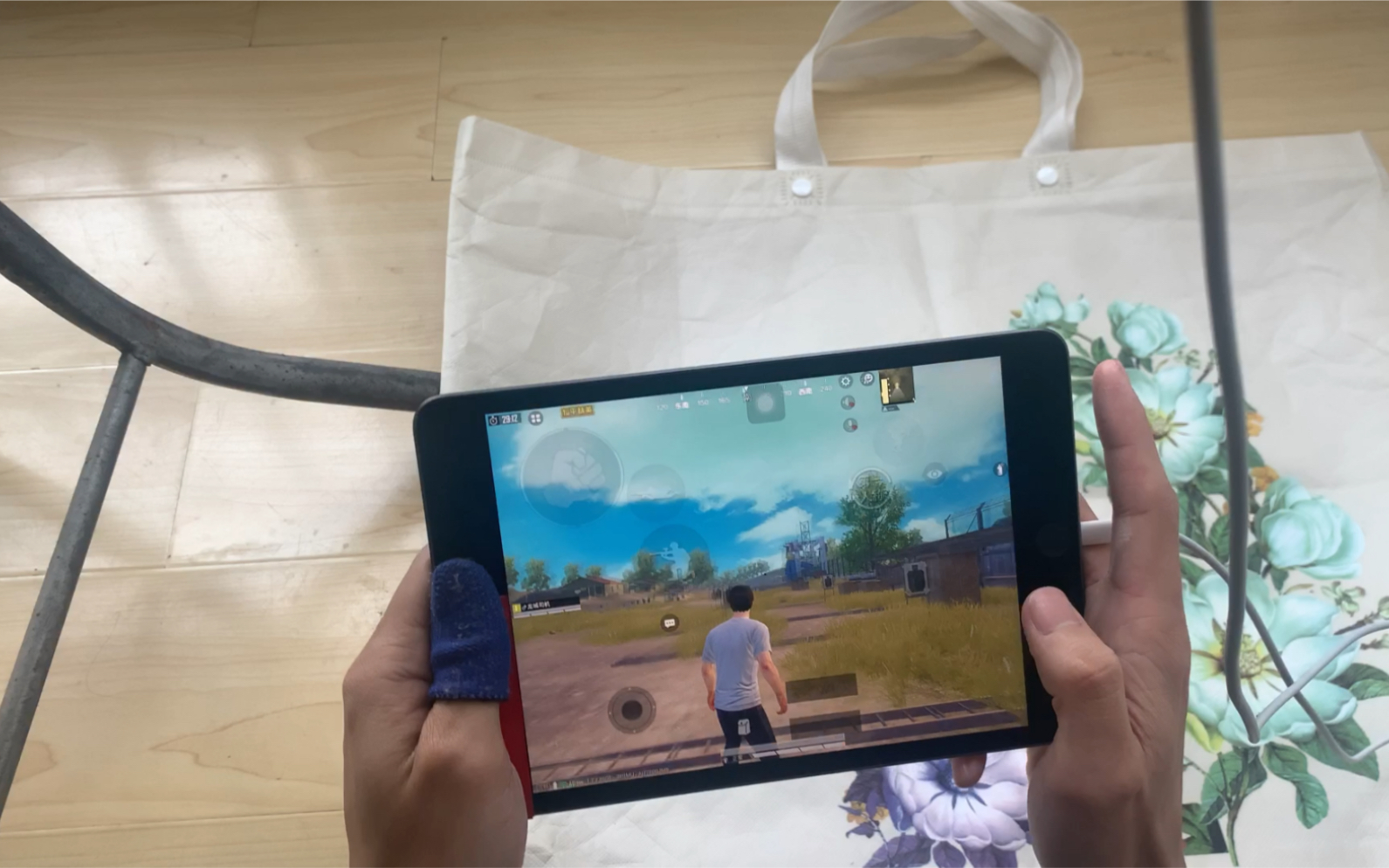 和平精英手持ipadmini5五指全陀握法与使用心得