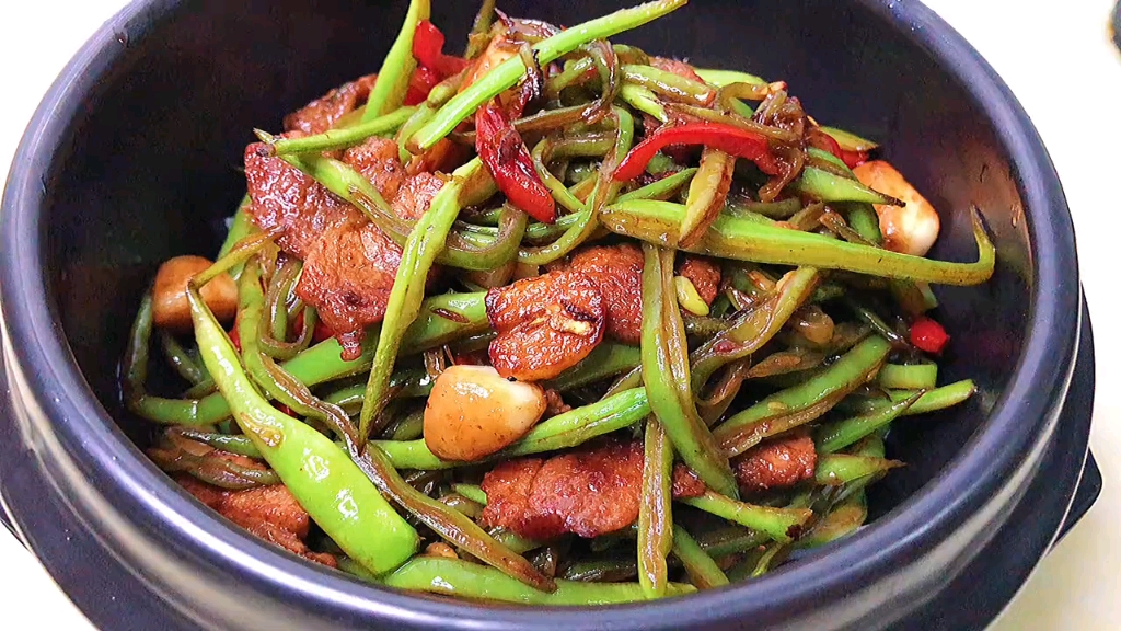 石锅扁豆角,好吃下饭,又简单