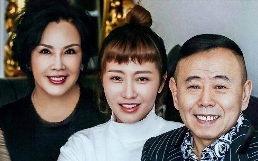 潘长江发视频回应否认全家移民美国 谣言四起令喜剧明星苦不堪言