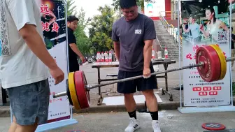 硬拉单手120kg，右手失误滑杠只能左手来