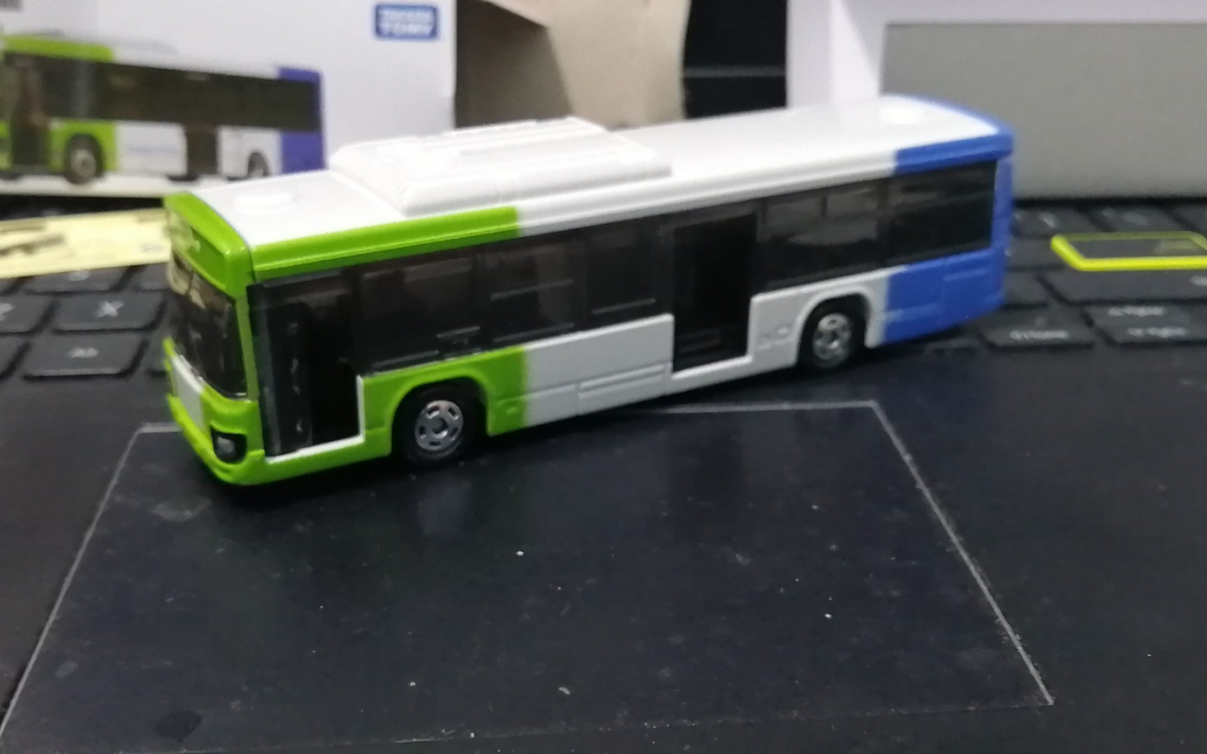 一起来玩模型吧~多美卡129号公交车