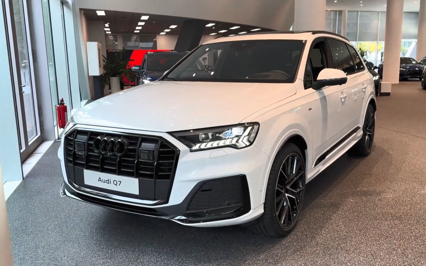 33.6万起售!升级3.0t插混系统,配空气悬挂,2024款奥迪q7亮相