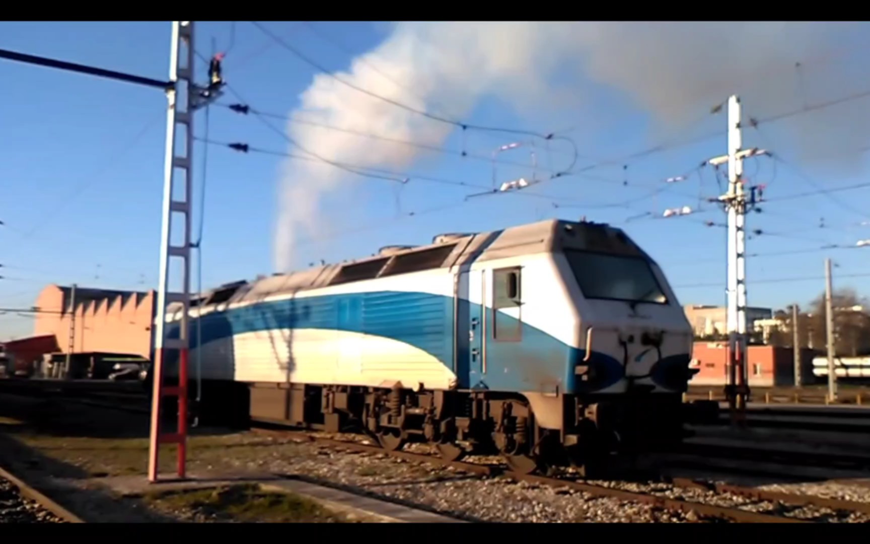 【西班牙铁路】333型内燃机车冷机启动