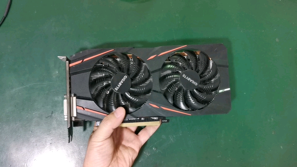 技嘉rx590-8g开机黑屏风扇狂转以为就是供电问题结果修了风扇电路