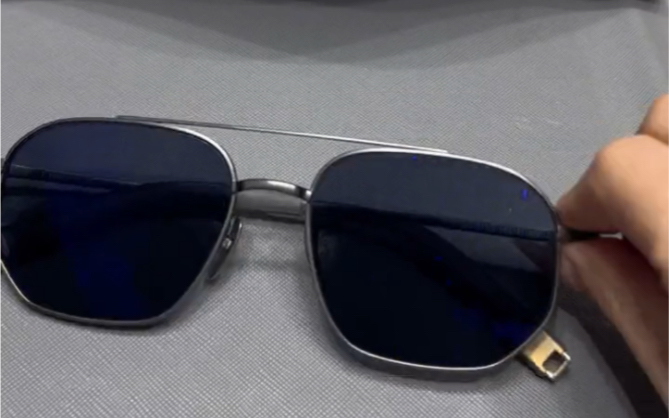 飞行员发框复古双梁眼镜,纯钛材质打造,亲肤硅胶件套设计,舒适感满满