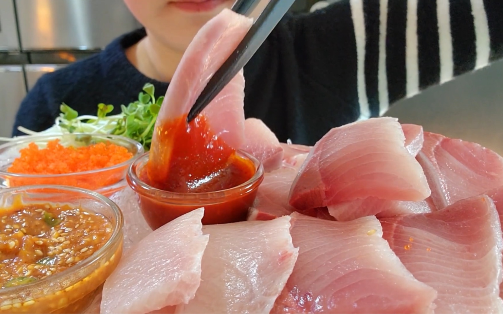 seo ji woo|57 鲂鱼生鱼片asmr