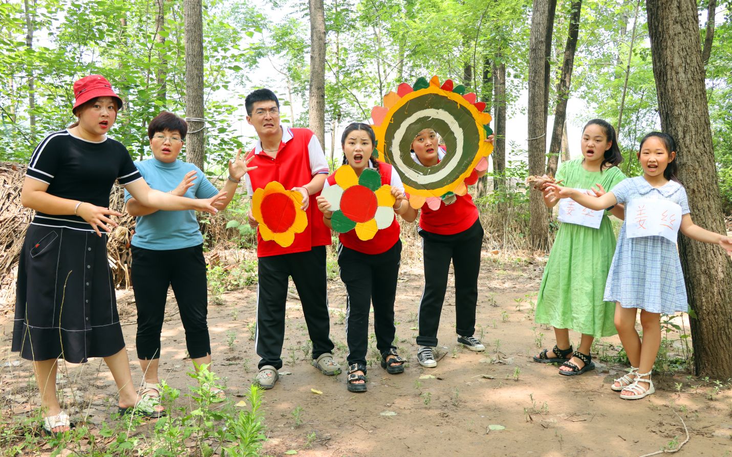 [图]姜丝宝宝偷袭太阳花王国，太阳花集中能量把姜丝宝宝打跑，真有趣