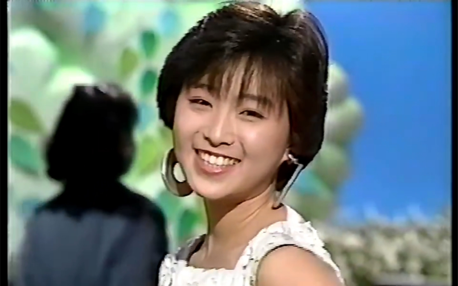 日本80年代偶像舞台服饰打扮,满满的昭和风,中森明菜,酒井法子,松田