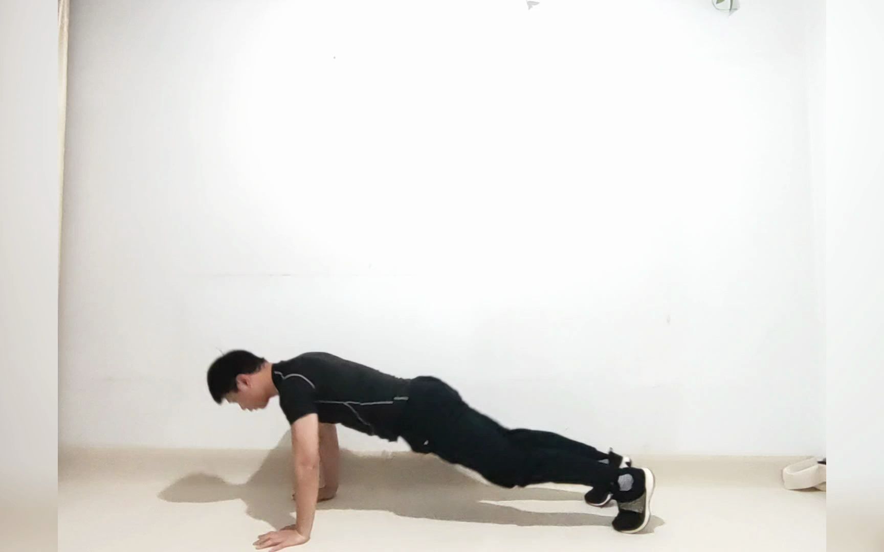 m12-a9动态平板支撑收腹跳