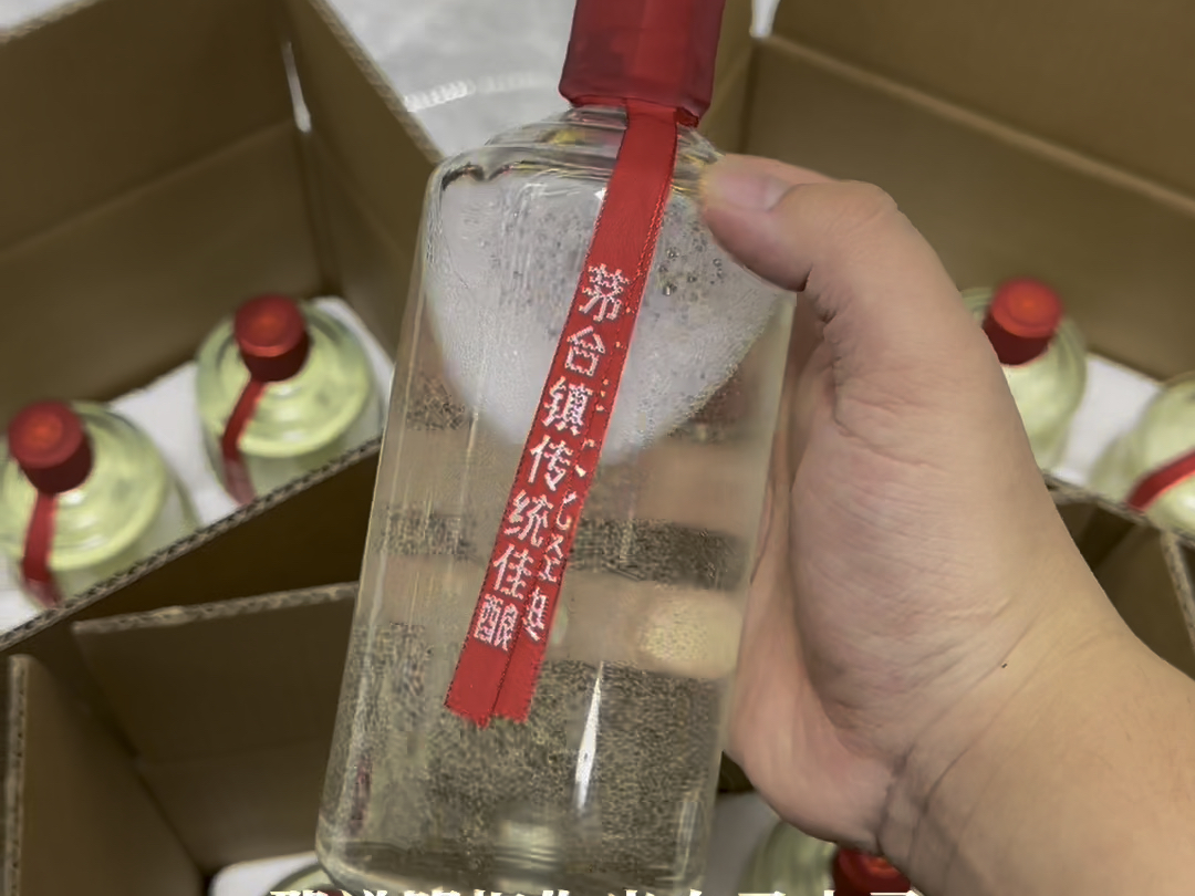 光瓶年份老酒,口感不比飞天差,我们本地人自己喝的散装酒,不在乎包装,品质都在酒里.#茅台 #酱香型白酒 #散酒哔哩哔哩bilibili