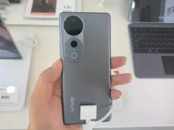 Descargar video: vivo S19 Pro频闪展示和上手体验（对比vivo S19）