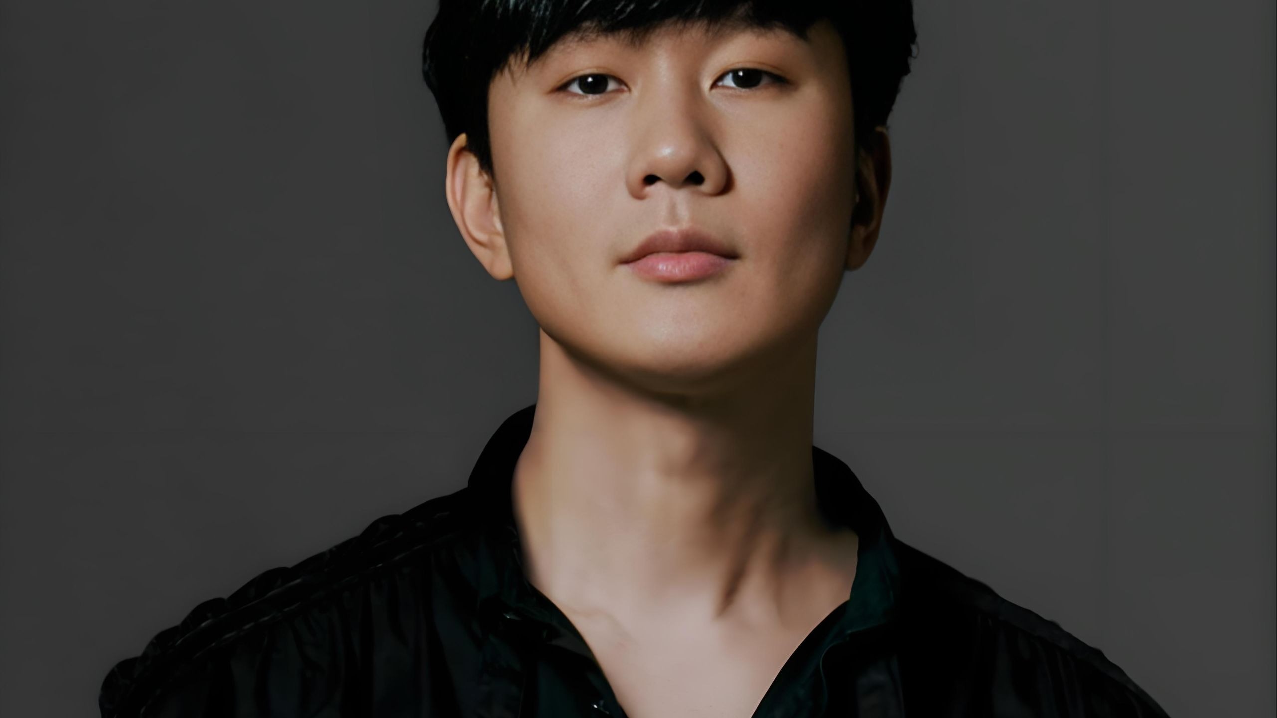 林俊杰自曝心脏出问题,一直靠药物维持,怪不得他爸妈都在场