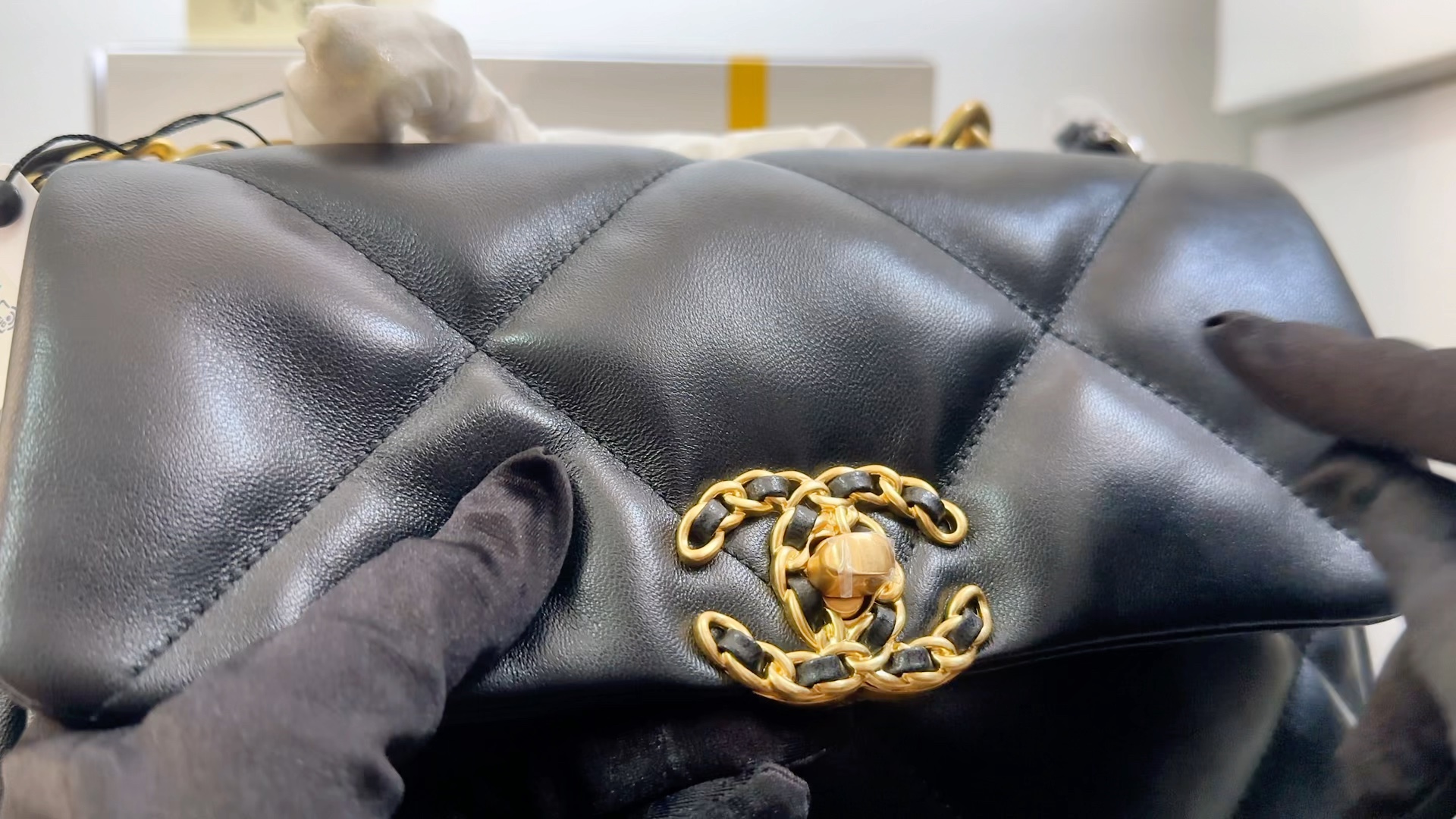香奈儿19bag/chanel老佛爷设计的最后一只包包值得入手吗?