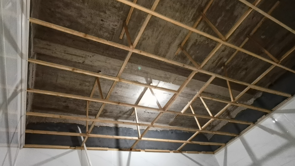 传统木结构厨房吊顶框架