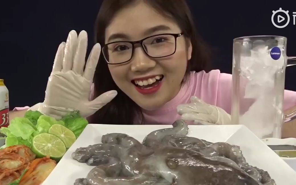 生吃的章鱼过程全都用嘴咬