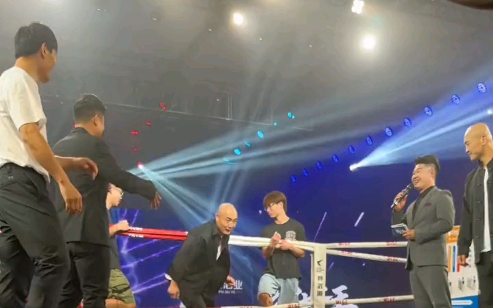 功夫之王格斗赛比赛现场,中华英雄王洪祥,武僧一龙,武僧一虎,死神方便
