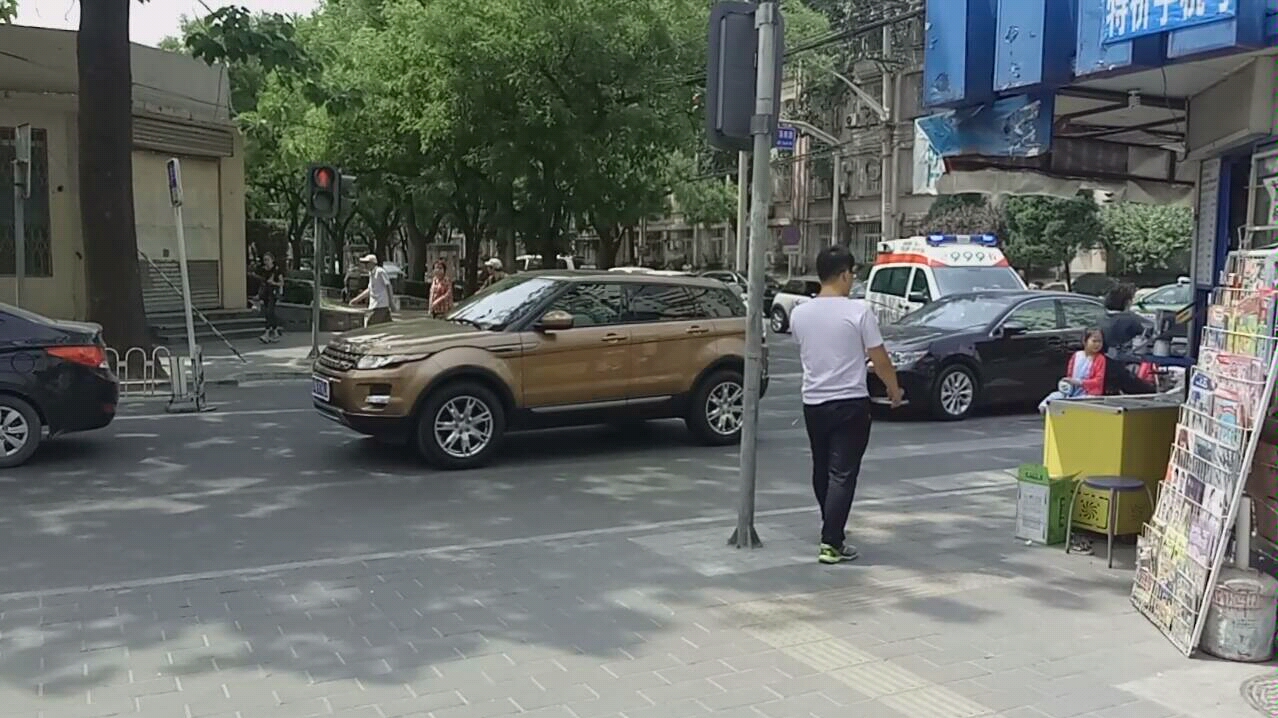 北京街头999急救车