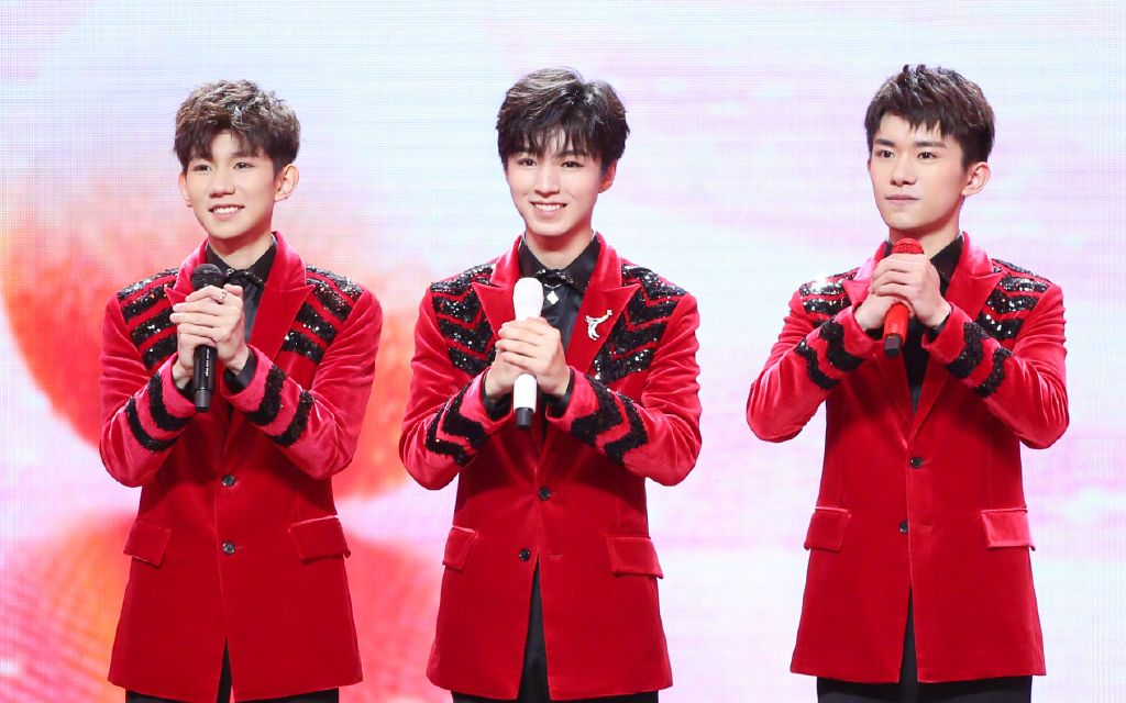 [图]【2019东方卫视春晚】【TFBOYS】《Heart》＋《不完美小孩》＋《是你》＋《喜欢你》＋互动环节