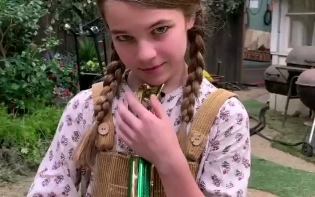 小谢尔顿妈妈给米希做的小奖杯真的被她点爆了吗