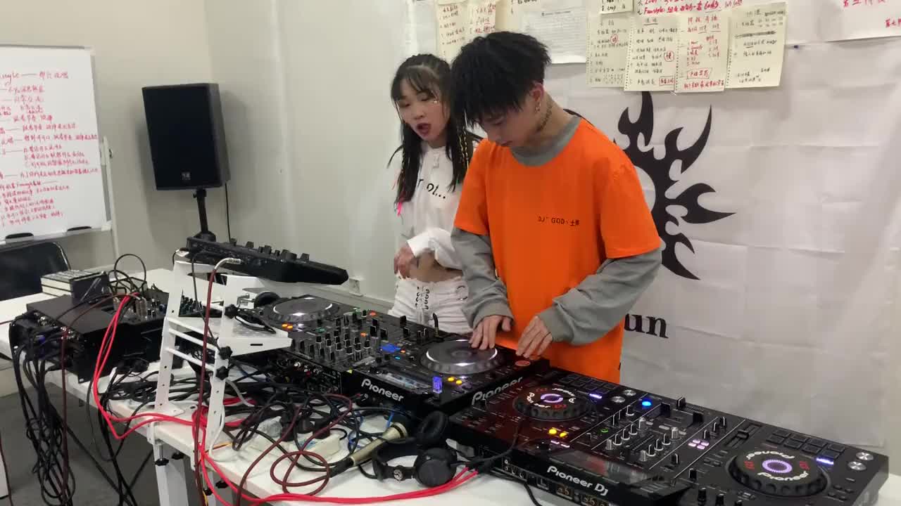 [图]论一名Dj的花哨技巧男神女神djmc