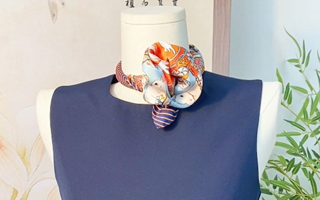 跟爱马仕柜姐新学的小方巾系法!