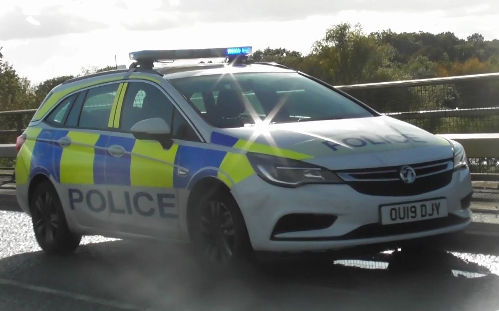 标致308sw 沃克斯豪尔insignia无标识警车 英国贝克郡应急车辆出警