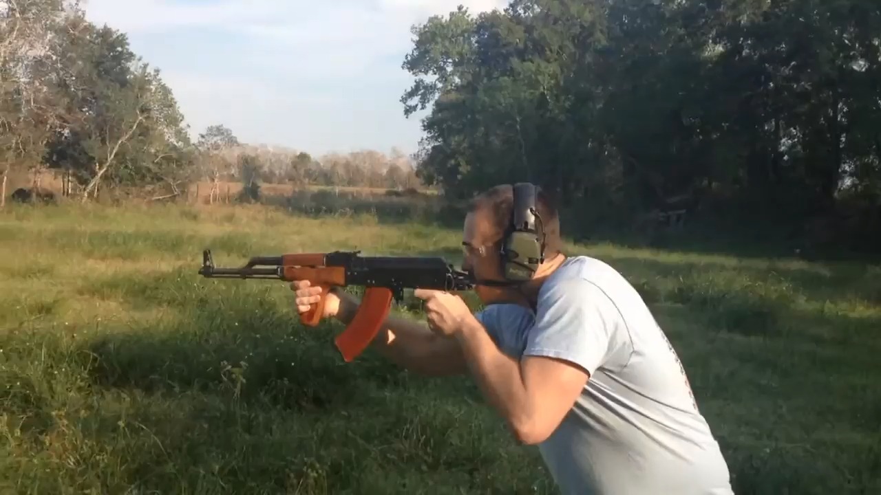 罗马尼亚md 90突击步枪全自动射击