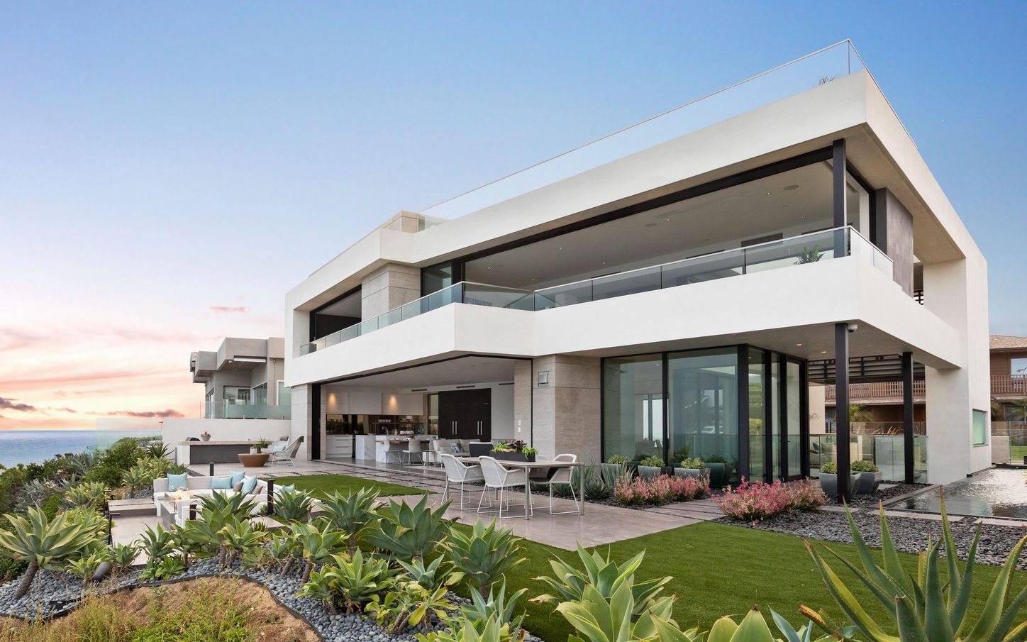 位于加州拉霍亚海崖旁的一座时尚现代海滨豪宅|311 sea ridge dr la